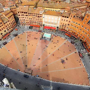  Apartamento Stilmoderno Very Close To Campo Square In The Heart Of Historic Center Of Italia